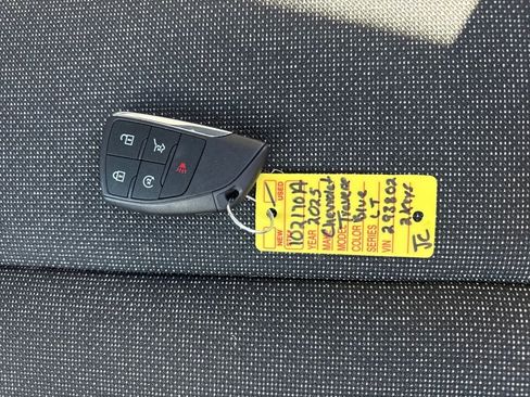 Used 2025 Chevrolet Traverse LT w/ Enhanced Driving Package image 32