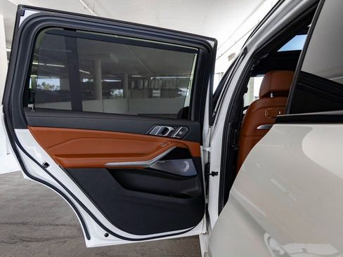 Used 2025 BMW X7 M60i image 24