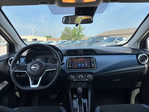 Used 2025 Nissan Versa SV FWD image 30