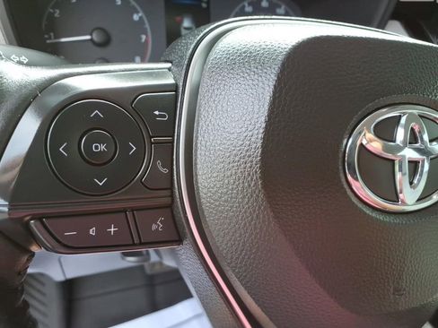 Used 2024 Toyota Corolla Cross LE image 17