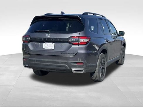Used 2025 Honda Pilot Black Edition image 4