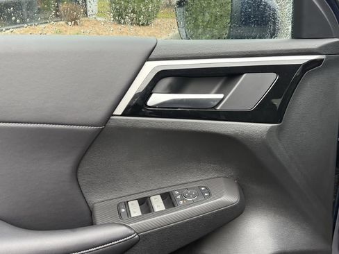 Used 2025 Mitsubishi Outlander SE image 9