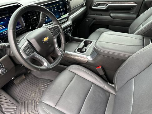 Used 2024 Chevrolet Silverado 2500 LTZ w/ LTZ Convenience Package image 10