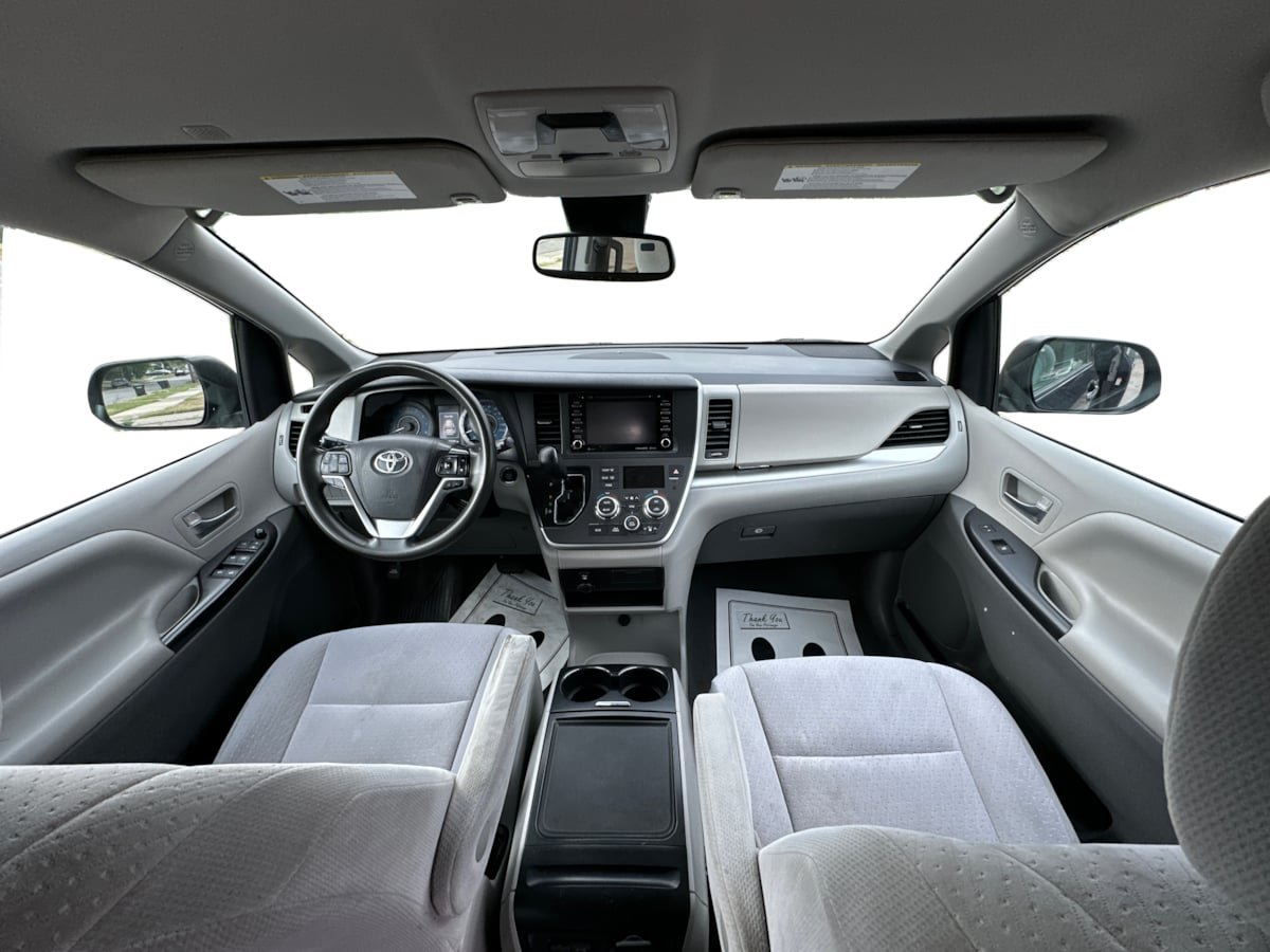 Used 2020 Toyota Sienna LE w/ LE Preferred Package FWD image 37