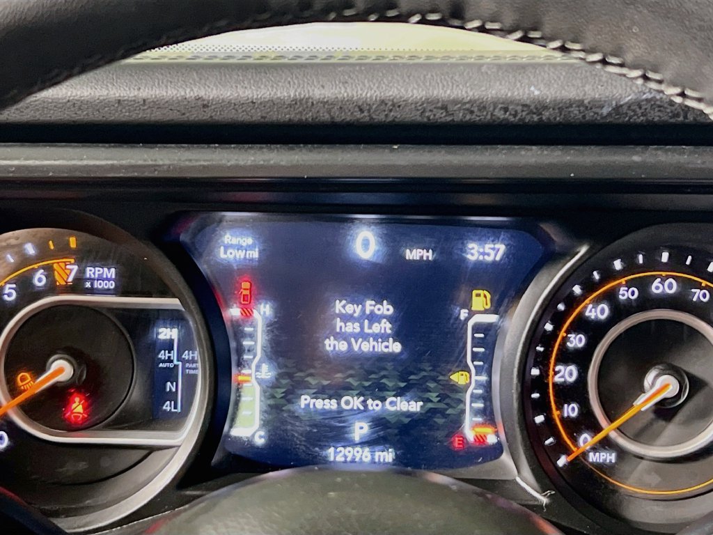 Used 2025 Jeep Gladiator Mojave AWD/4WD image 19