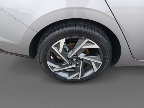 Used 2024 Hyundai Elantra SEL w/ Convenience Package image 10