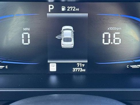 Certified 2025 Hyundai Elantra Sport image 25