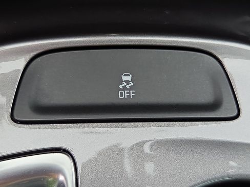 Used 2022 Chevrolet Malibu LS image 18