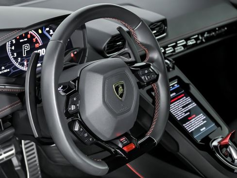 Used 2020 Lamborghini Huracan EVO image 24