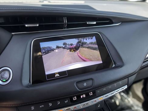Used 2023 Cadillac XT4 Luxury w/ Cold Weather Package FWD image 18