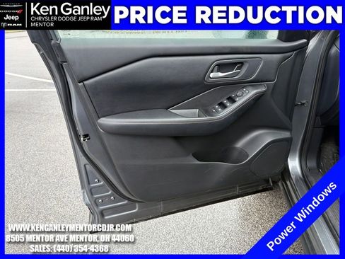 Used 2024 Nissan Rogue SV image 10