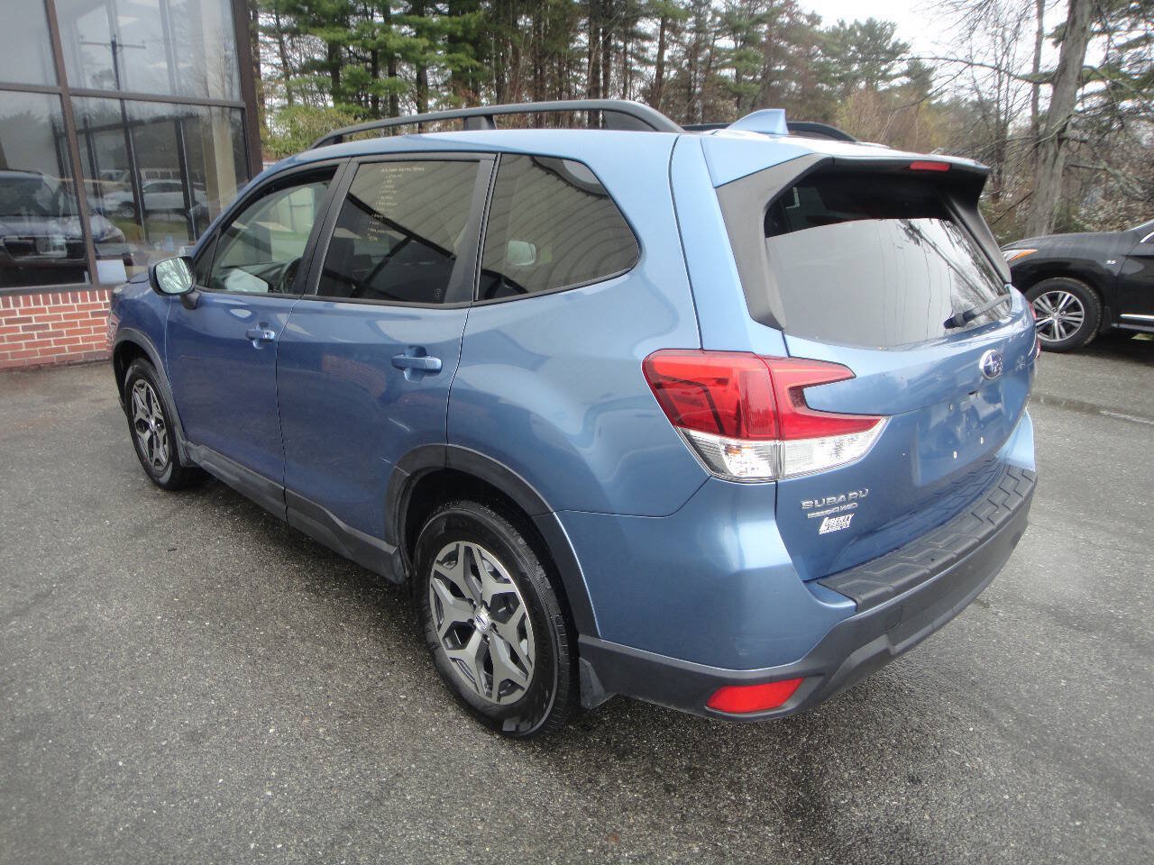 Used 2019 Subaru Forester Premium w/ All-Weather Package AWD/4WD image 4