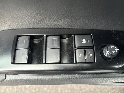 Used 2025 Toyota Camry SE image 17