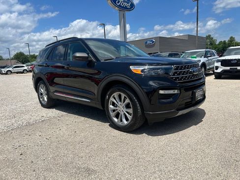 Used 2021 Ford Explorer XLT w/ Equipment Group 202A AWD/4WD image 2