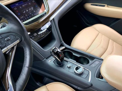 Used 2023 Cadillac XT6 Premium Luxury w/ Platinum Package FWD image 16