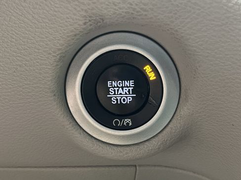 Used 2019 Chrysler Pacifica Touring-L FWD image 20