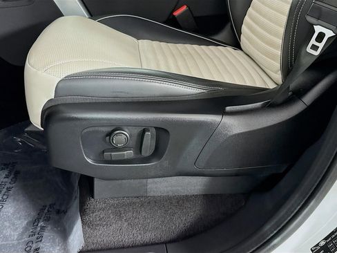 Used 2023 Land Rover Discovery HSE R-Dynamic image 23