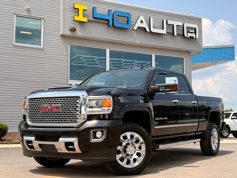 Used 2017 GMC Sierra 2500 Denali w/ Duramax Plus Package AWD/4WD image 1
