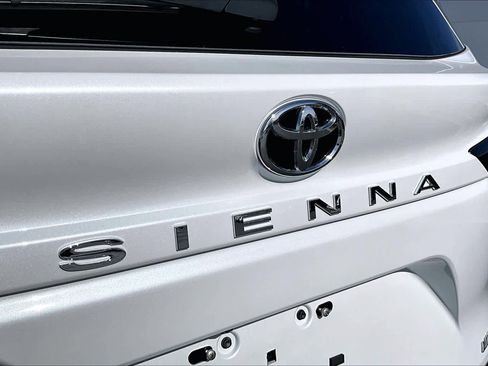 Certified 2026 Toyota Sienna Limited image 30