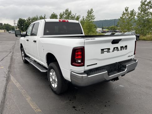 Used 2026 RAM 2500 Big Horn AWD/4WD image 4