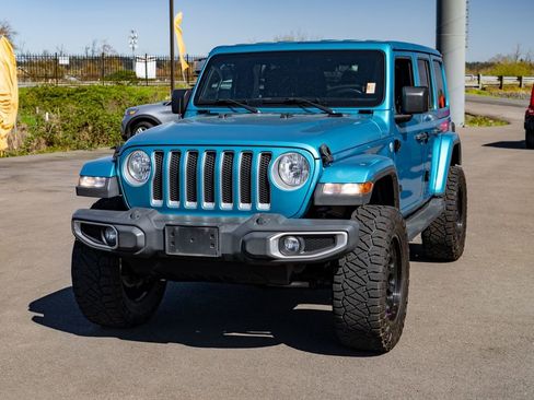 Used 2018 Jeep Wrangler Unlimited Sahara w/ Cold Weather Group image 4