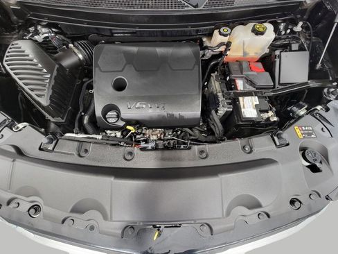 Used 2023 Chevrolet Traverse LT image 8