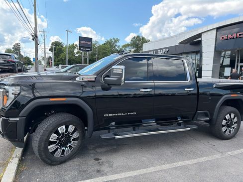 Used 2024 GMC Sierra 2500 Denali w/ Denali Reserve Package AWD/4WD image 1