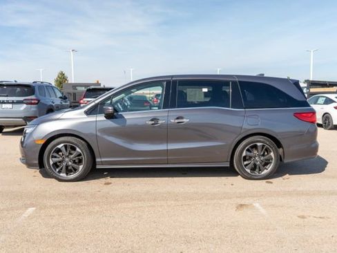 Used 2023 Honda Odyssey Elite image 4