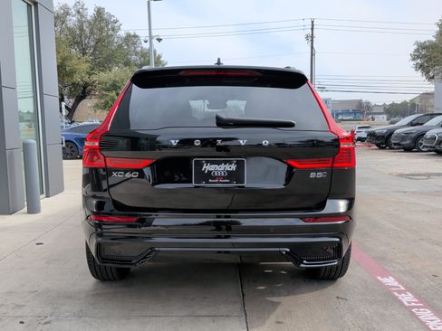 Used 2025 Volvo XC60 B5 Plus image 9