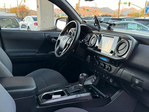 Used 2016 Toyota Tacoma TRD Sport RWD image 13