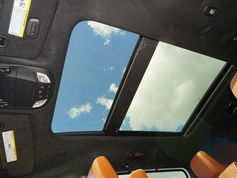 Used 2024 Chrysler Pacifica Pinnacle w/ Trailer Tow Group image 9