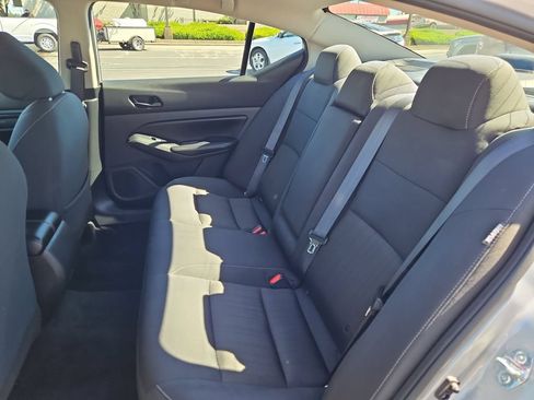 Used 2024 Nissan Altima 2.5 SV FWD image 23
