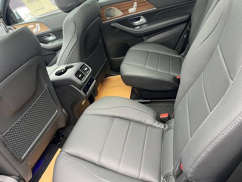 Used 2025 Mercedes-Benz GLS 450 4MATIC image 8