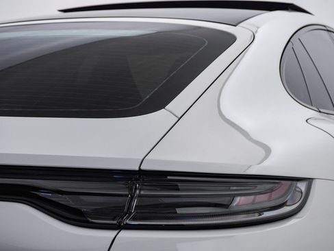 Certified 2023 Porsche Panamera 4 Platinum Edition AWD/4WD image 12