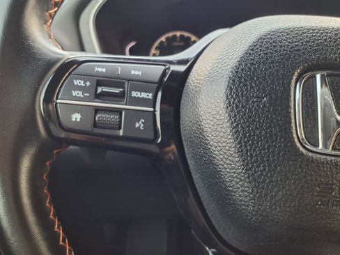 Used 2025 Honda Pilot Sport image 15