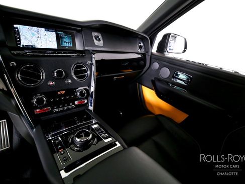 Used 2023 Rolls-Royce Cullinan AWD/4WD image 16