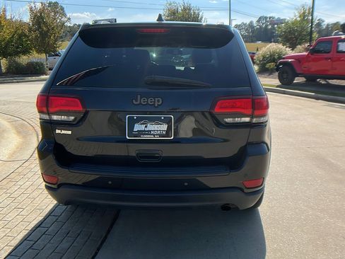 Used 2016 Jeep Grand Cherokee Laredo 75th Anniversary image 9