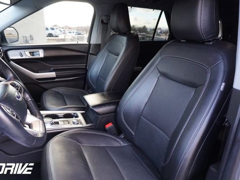 Used 2023 Ford Explorer Limited image 18