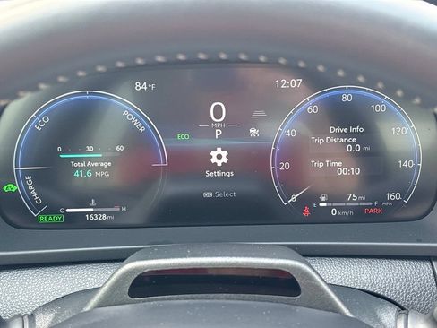 Used 2025 Toyota Crown AWD/4WD image 38