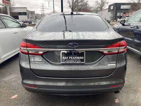 Used 2017 Ford Fusion SE w/ Fusion SE Technology Package image 6