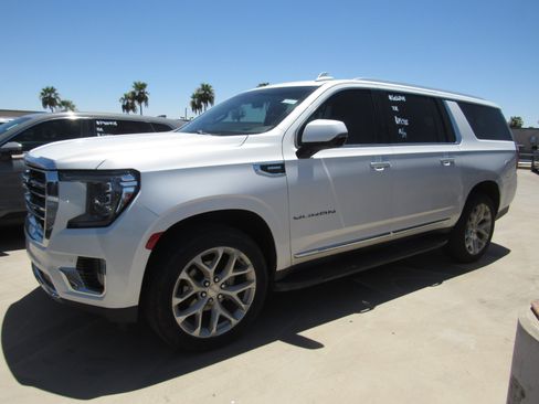 Used 2021 GMC Yukon XL SLT w/ SLT Premium Package AWD/4WD image 1