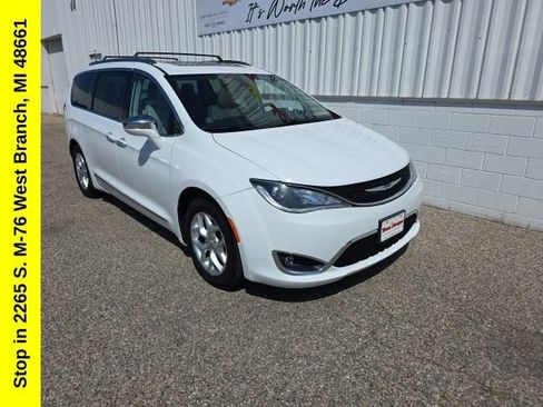 Used 2020 Chrysler Pacifica Limited FWD image 7