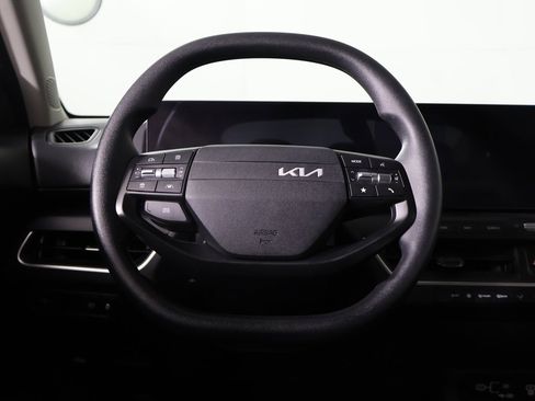 Used 2025 Kia K4 LXS image 32