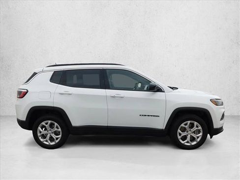 Used 2024 Jeep Compass Latitude AWD/4WD image 7