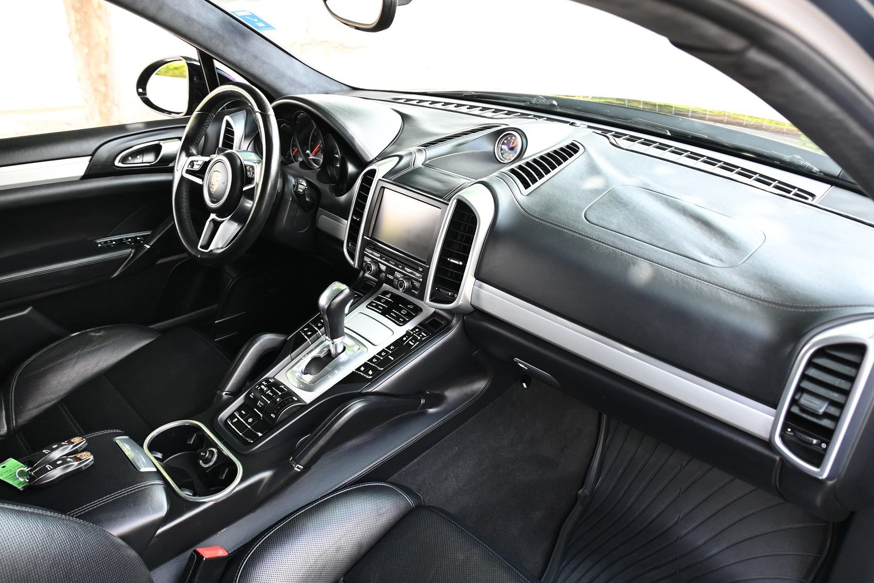 Used 2015 Porsche Cayenne Turbo AWD/4WD image 12