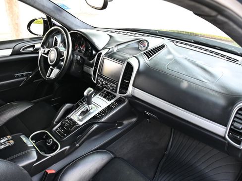 Used 2015 Porsche Cayenne Turbo AWD/4WD image 12