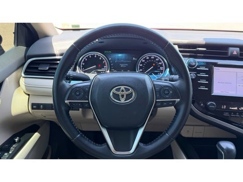 Used 2018 Toyota Camry XLE FWD image 16