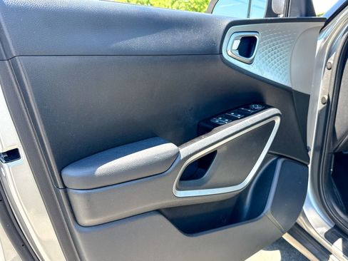 Certified 2023 Kia Soul LX FWD image 15