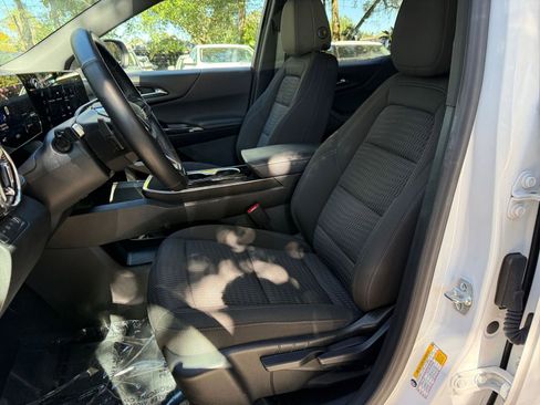 Used 2025 Chevrolet Equinox LT image 30