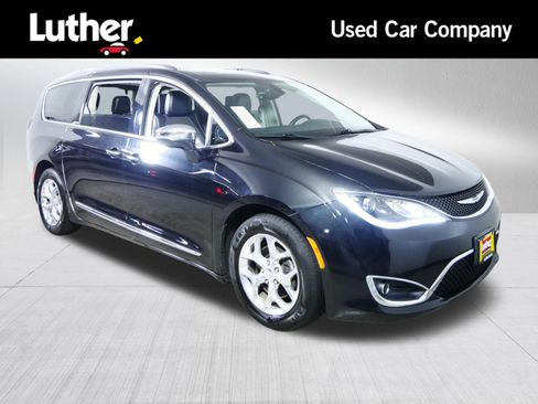 Used 2018 Chrysler Pacifica Limited FWD image 1